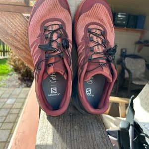 Salomon sensiFit sneakers contagious adjustable lace up cord. Ortholite Sz 7.5